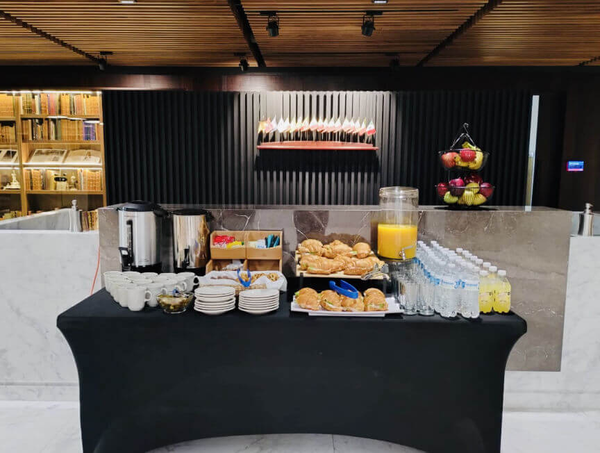 Bocadillos salados y croissants para estaciones de cafe ejecutivas